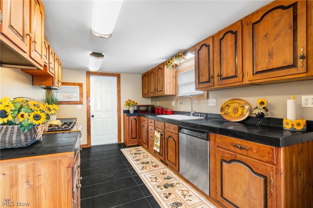 368 Jarvis Road Akron, OH 44319 - Photo 12 of 32