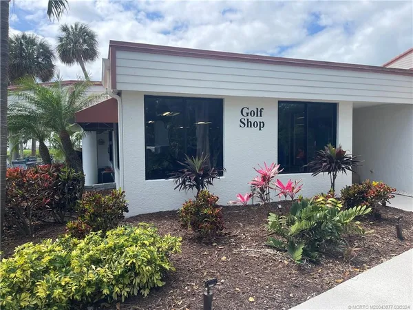 a view of house with a yard