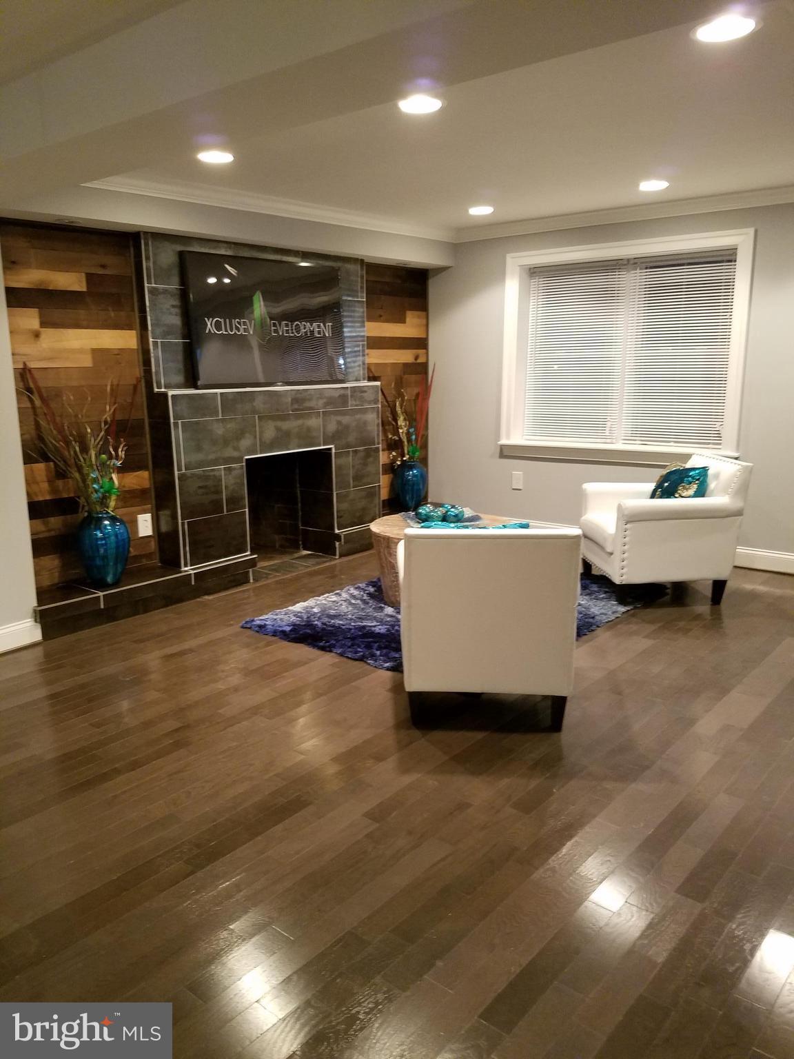 5109 Plymouth Road Baltimore, MD 21214 - Photo 3 of 19 Living Room