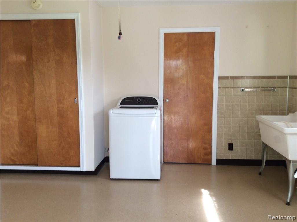 21805 Elwell Road Belleville, MI 48111 - Photo 7 of 18 IMG_0434.JPG