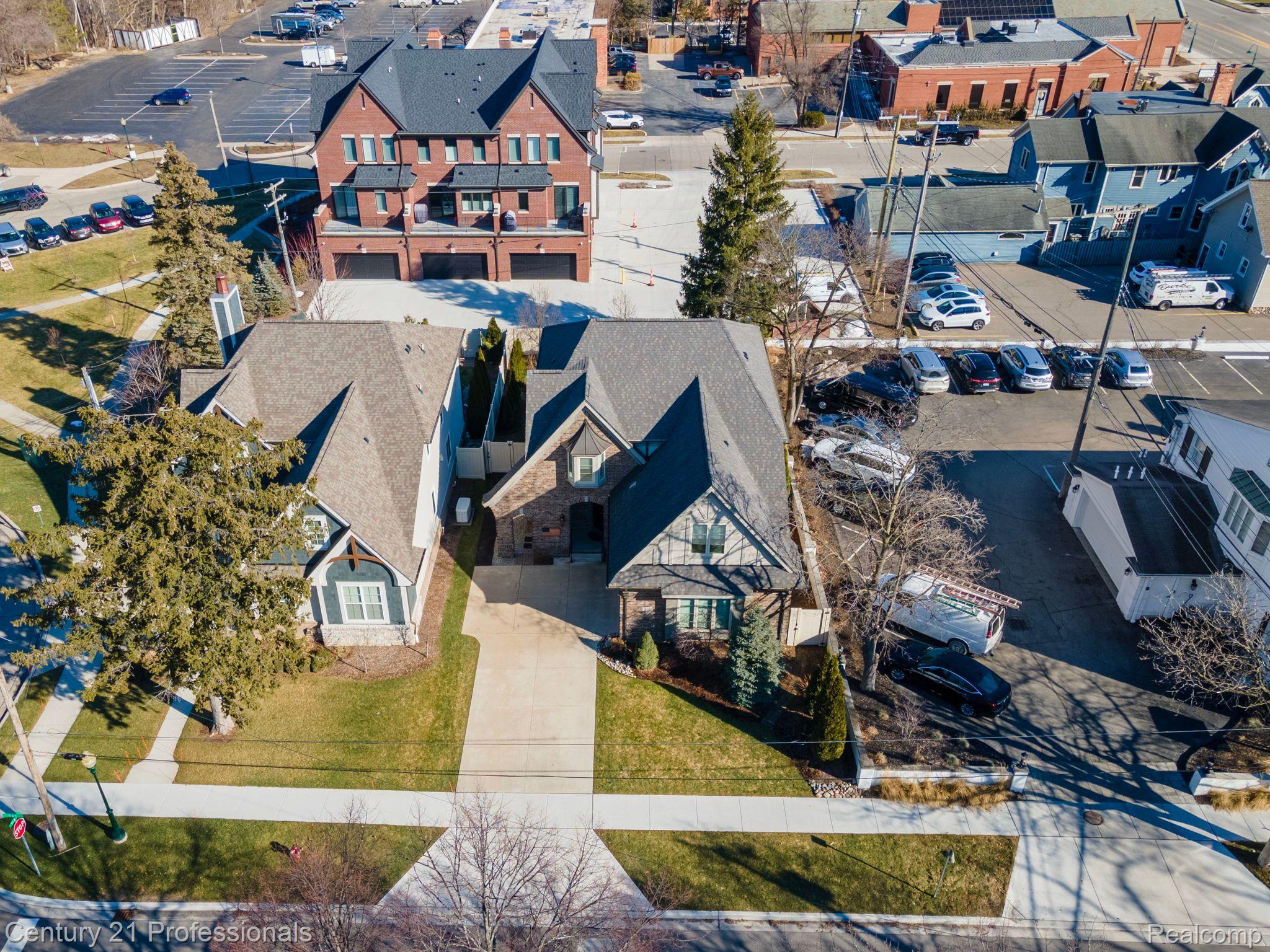 522 Oak Street Rochester, MI 48307 - Photo 2 of 49 Gallery Image 2