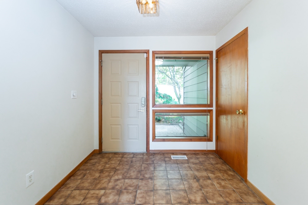 31 Edgehill Road Haverhill, MA 01830 - Photo 11 of 42 Gallery Image 11