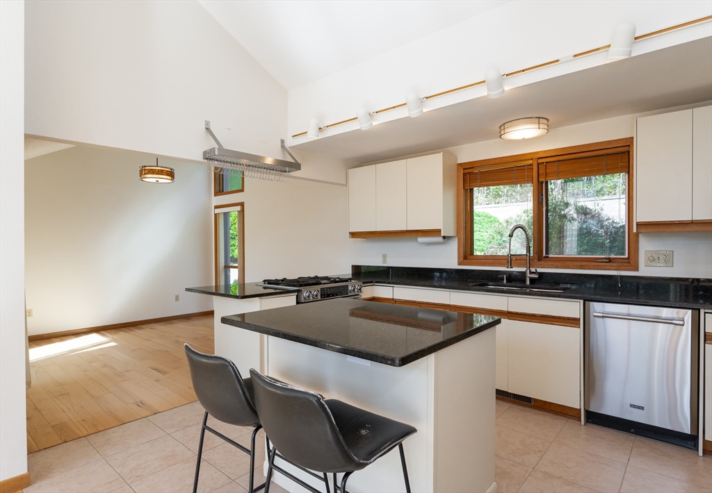 31 Edgehill Road Haverhill, MA 01830 - Photo 5 of 42 Gallery Image 5