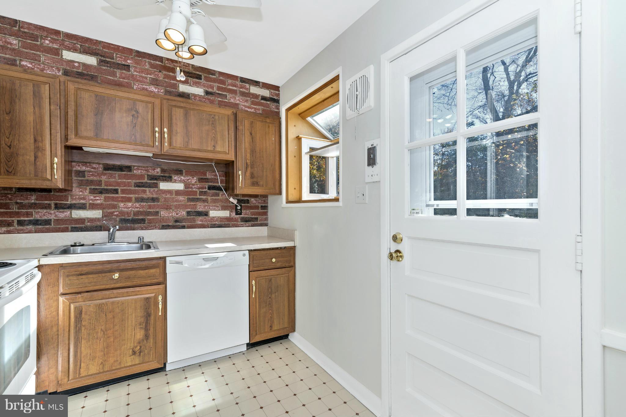 3922 Havard Street Silver Spring, MD 20906 - Photo 7 of 28 Kitchen