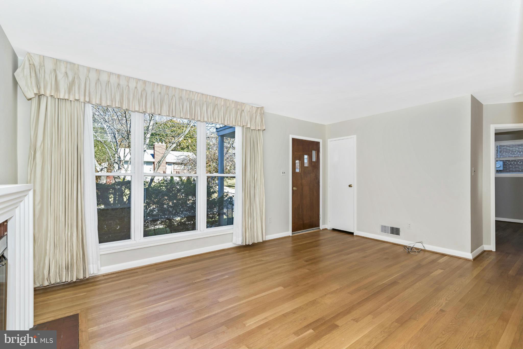 3922 Havard Street Silver Spring, MD 20906 - Photo 9 of 28 Living Room