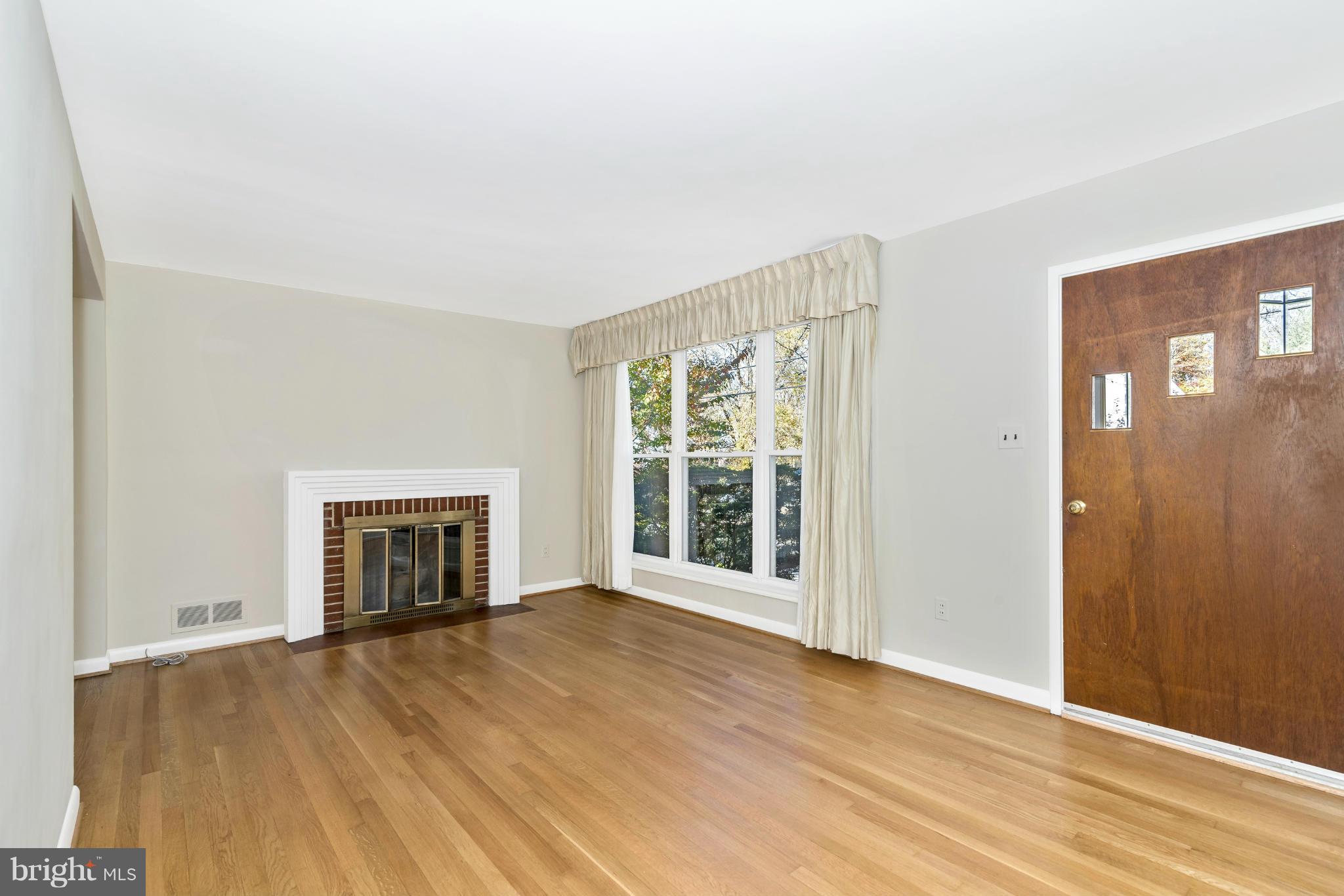 3922 Havard Street Silver Spring, MD 20906 - Photo 10 of 28 Living Room