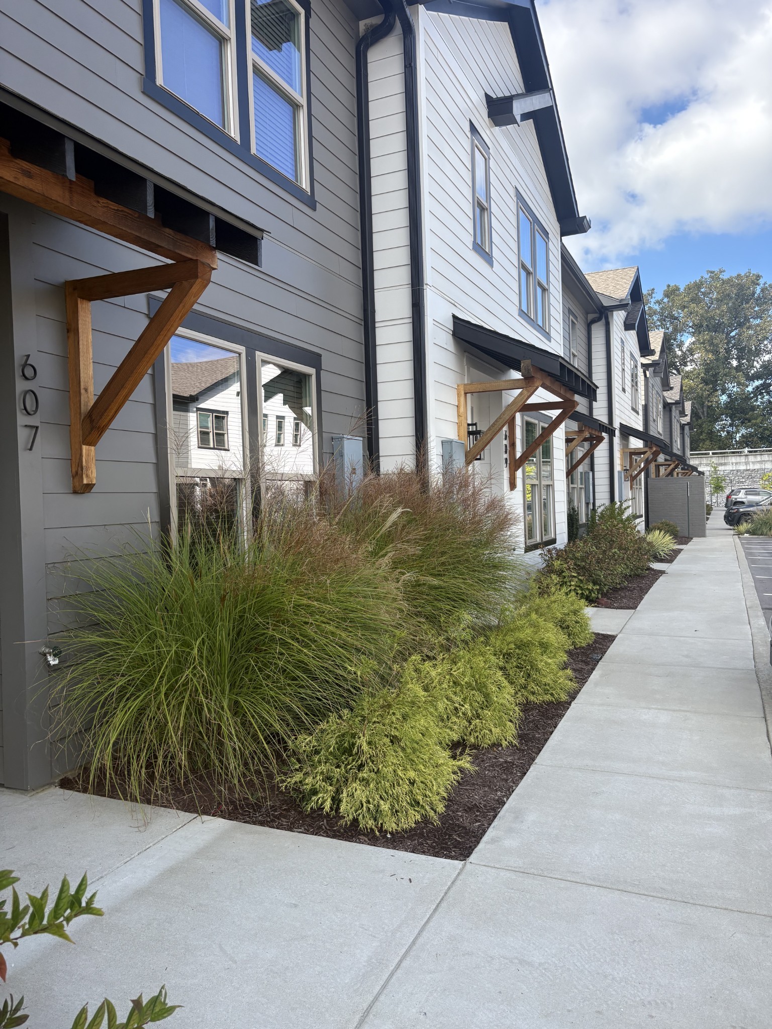 609 Wallace Road Nashville, TN 37211 - Photo 26 of 38 a front view of a multi story residential apartment building