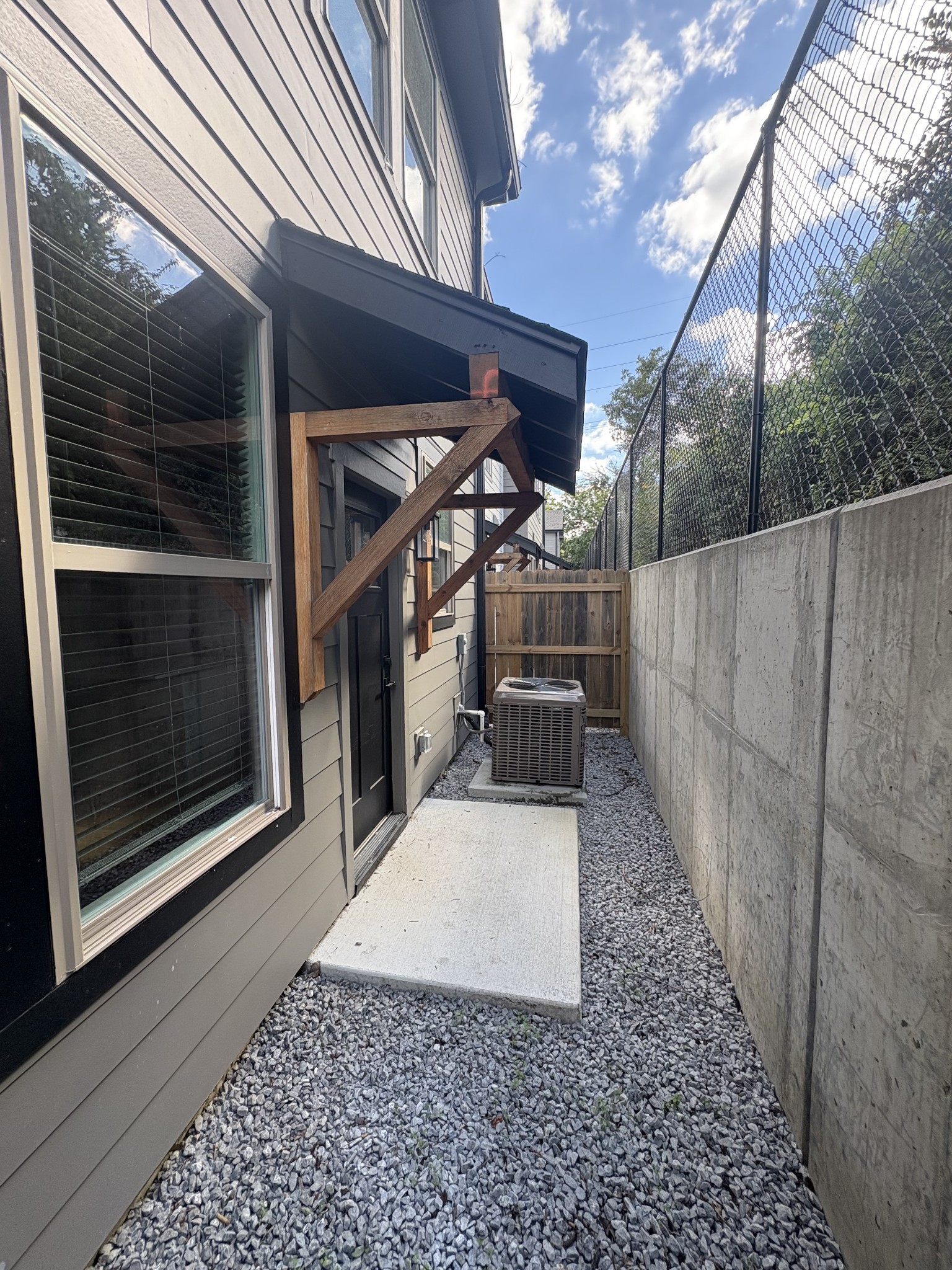 609 Wallace Road Nashville, TN 37211 - Photo 36 of 38 a view of a pathway of a house