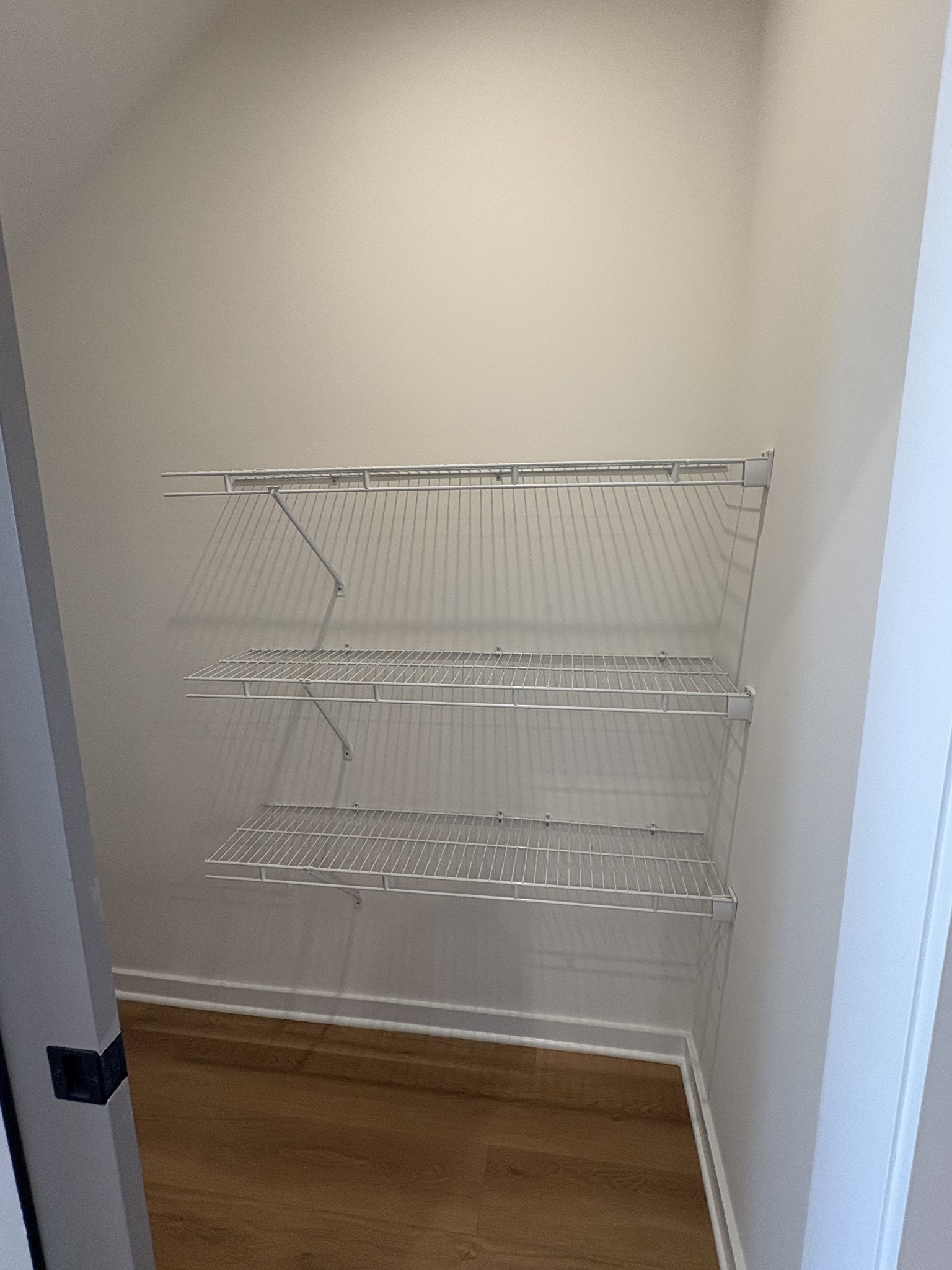 609 Wallace Road Nashville, TN 37211 - Photo 10 of 38 a bathroom with a bathtub