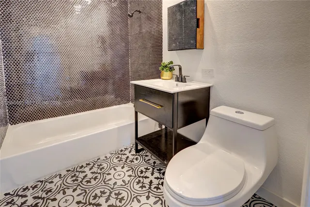 $650,000 | 818 Northwest 47th Street, Miami, FL 33127