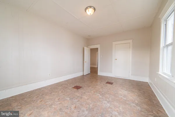 $1,800 | 426 West Peach Street, Vineland, NJ 08360