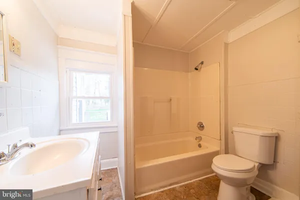 $1,800 | 426 West Peach Street, Vineland, NJ 08360
