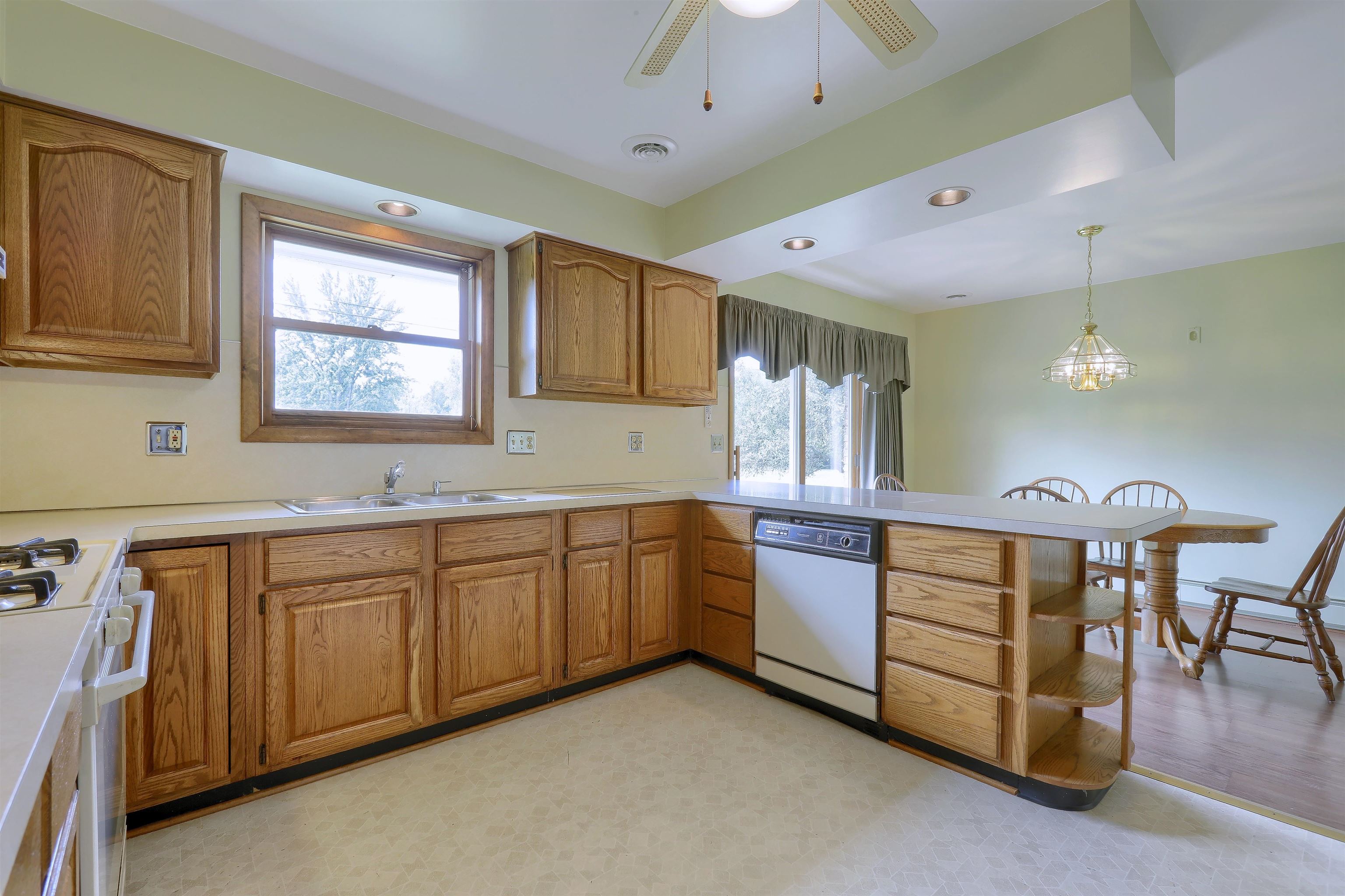 2734 East Wattles Road Troy, MI 48083 - Photo 14 of 44