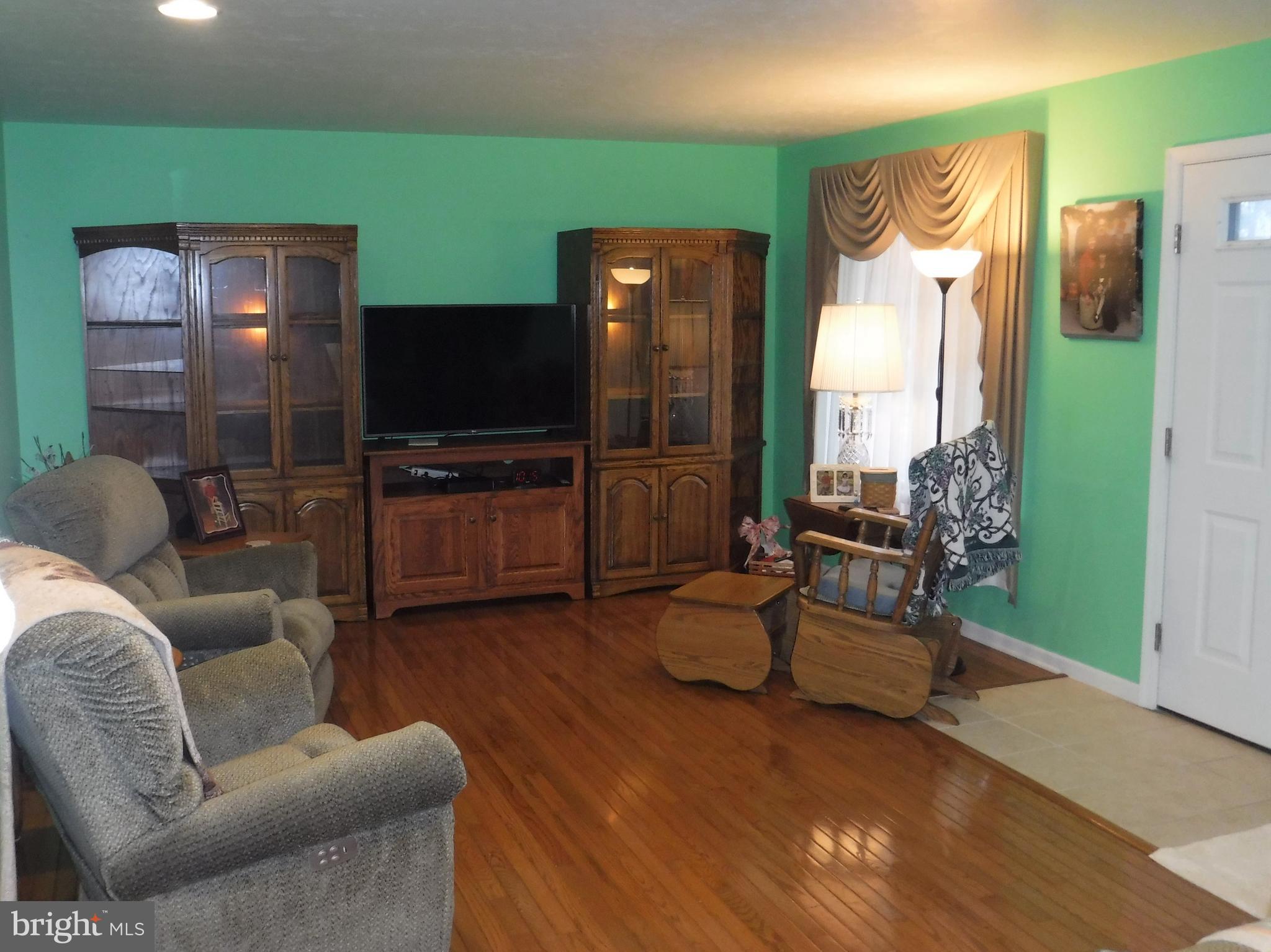 6825 Seneca Ridge Drive York, PA 17403 - Photo 2 of 19 Living Room with ceramic tile entry landing.