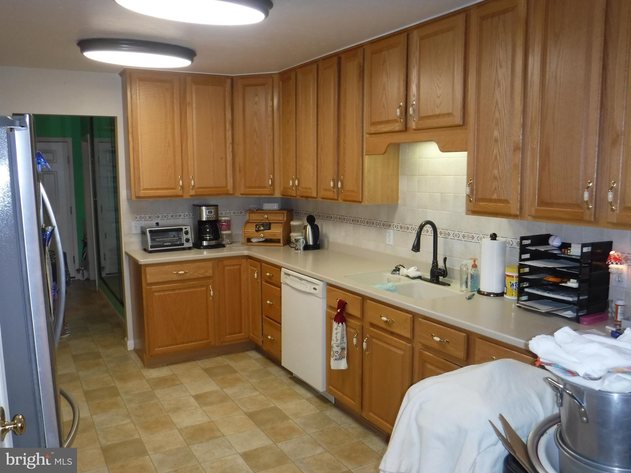 6825 Seneca Ridge Drive York, PA 17403 - Photo 6 of 19 Kitchen