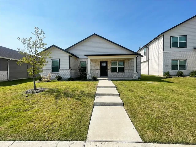 a front view of house with yard