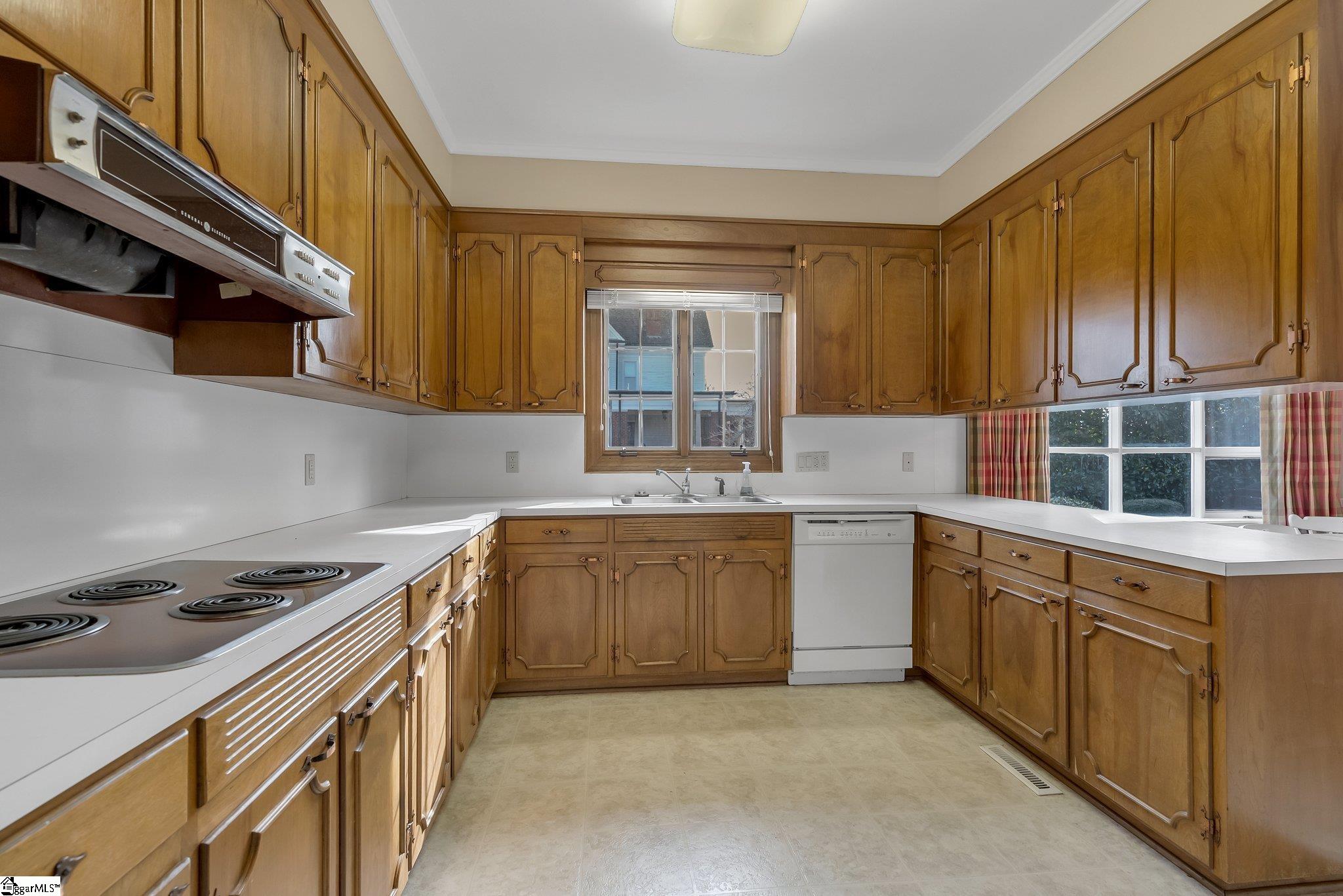 307 South Broad Street Clinton, SC 29325 - Photo 13 of 34