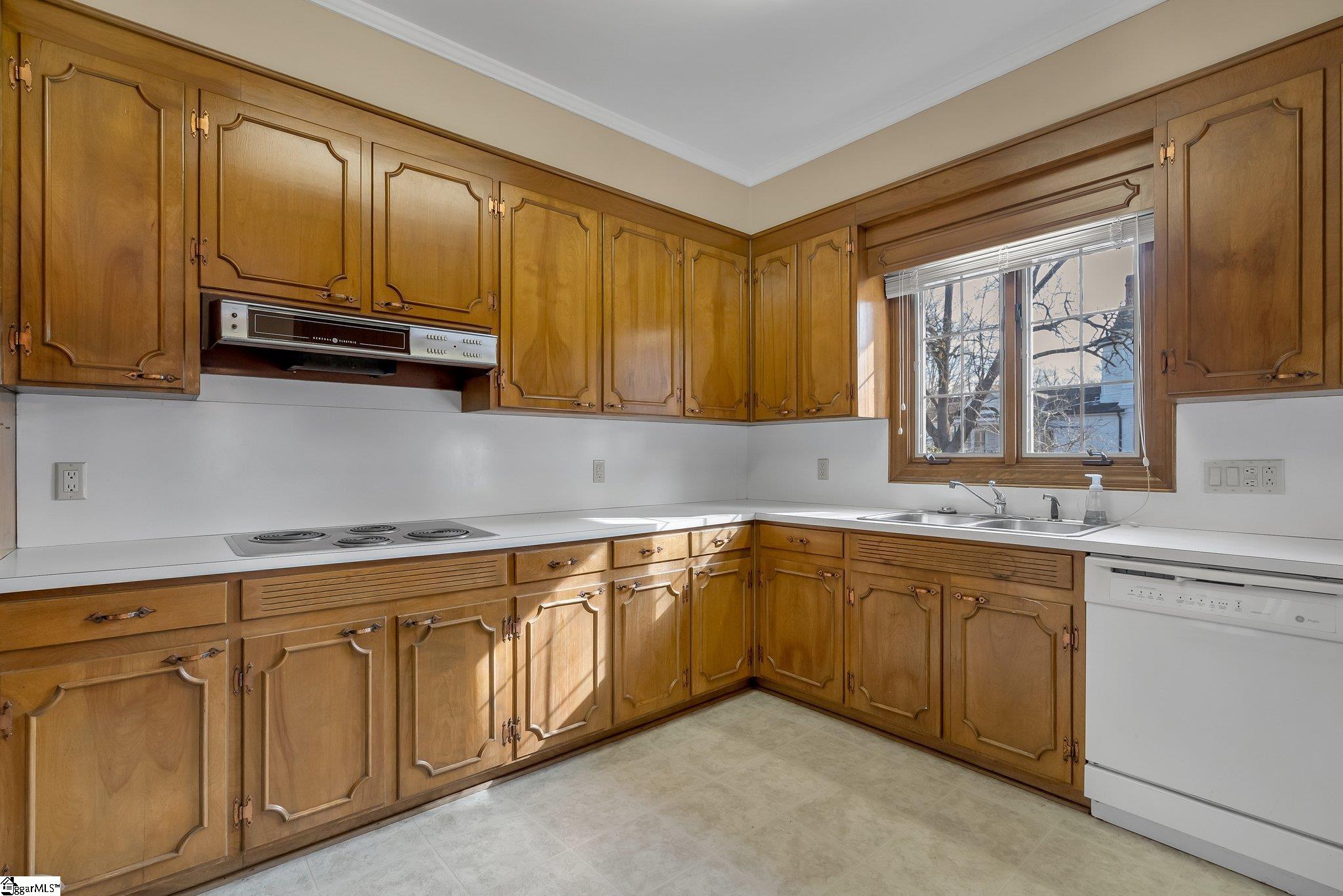 307 South Broad Street Clinton, SC 29325 - Photo 14 of 34