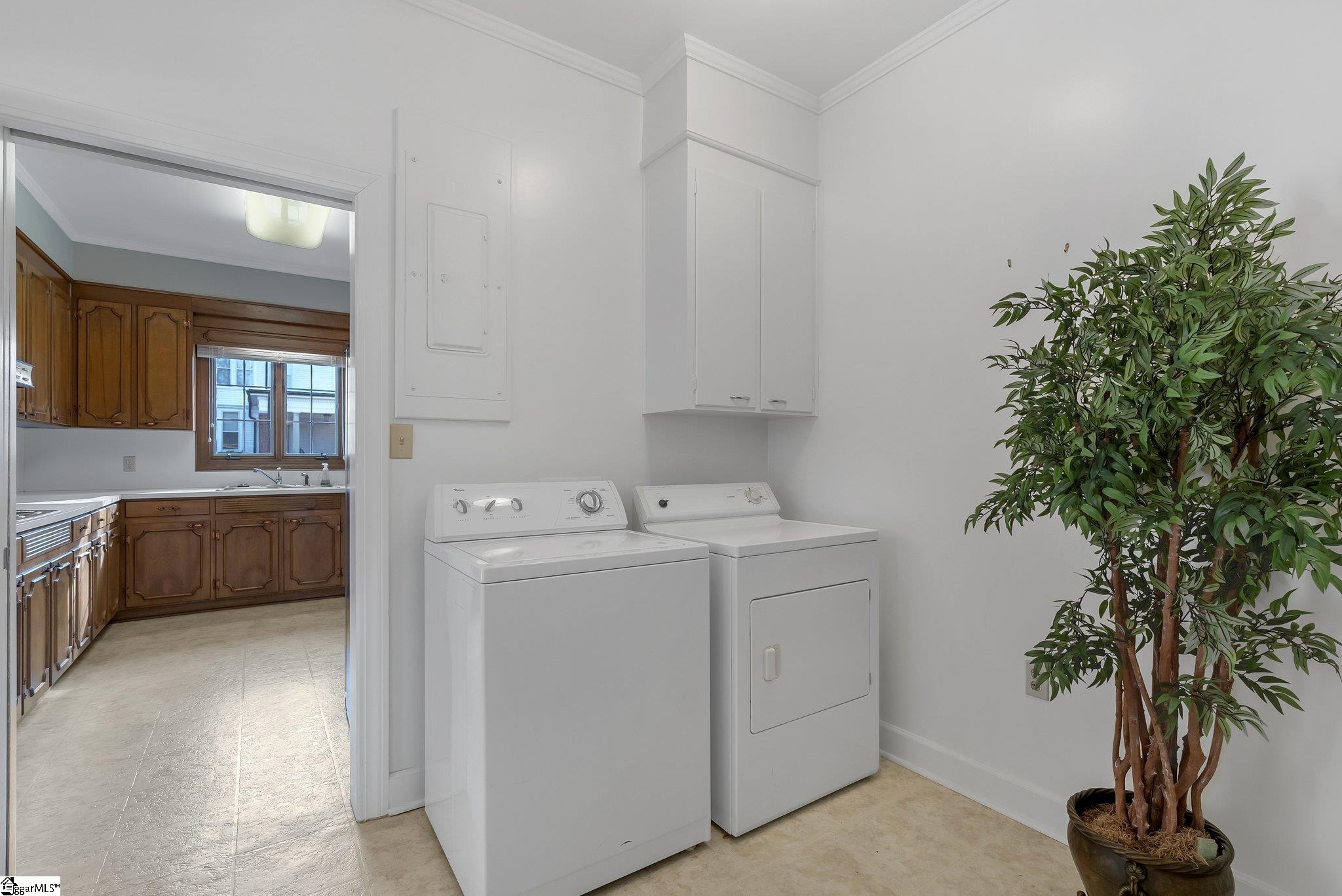 307 South Broad Street Clinton, SC 29325 - Photo 16 of 34