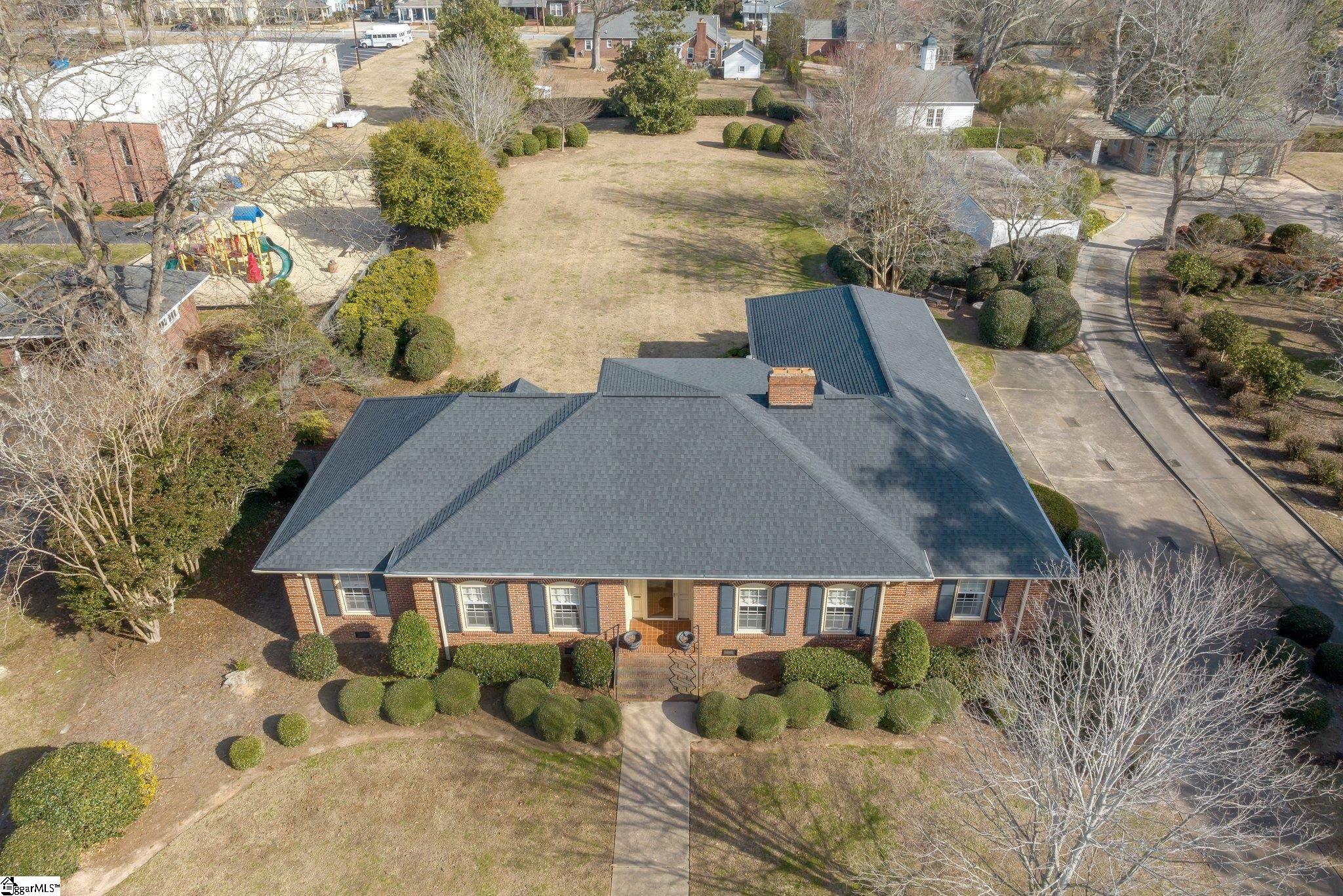 307 South Broad Street Clinton, SC 29325 - Photo 2 of 34