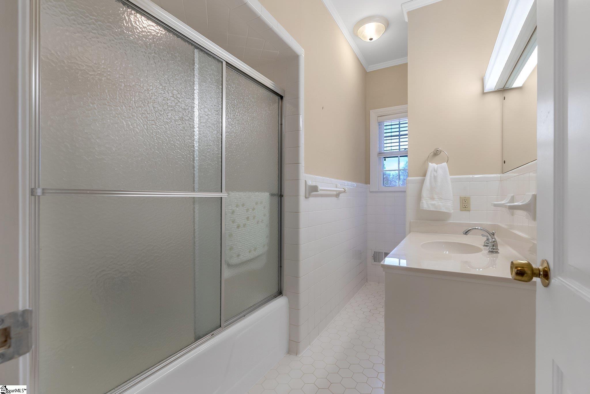 307 South Broad Street Clinton, SC 29325 - Photo 22 of 34