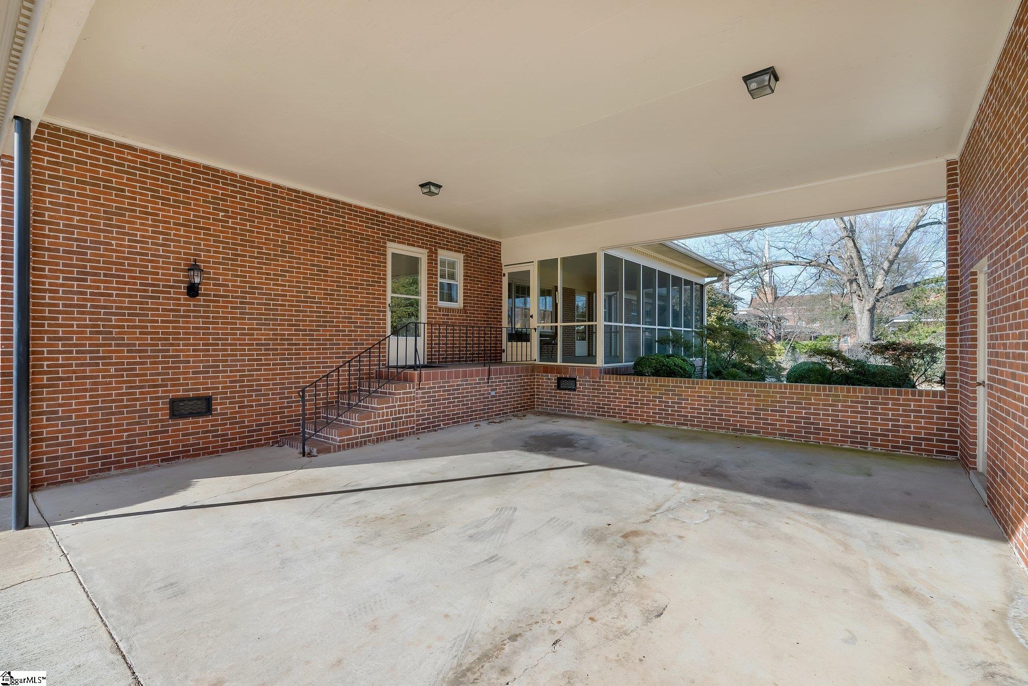 307 South Broad Street Clinton, SC 29325 - Photo 29 of 34