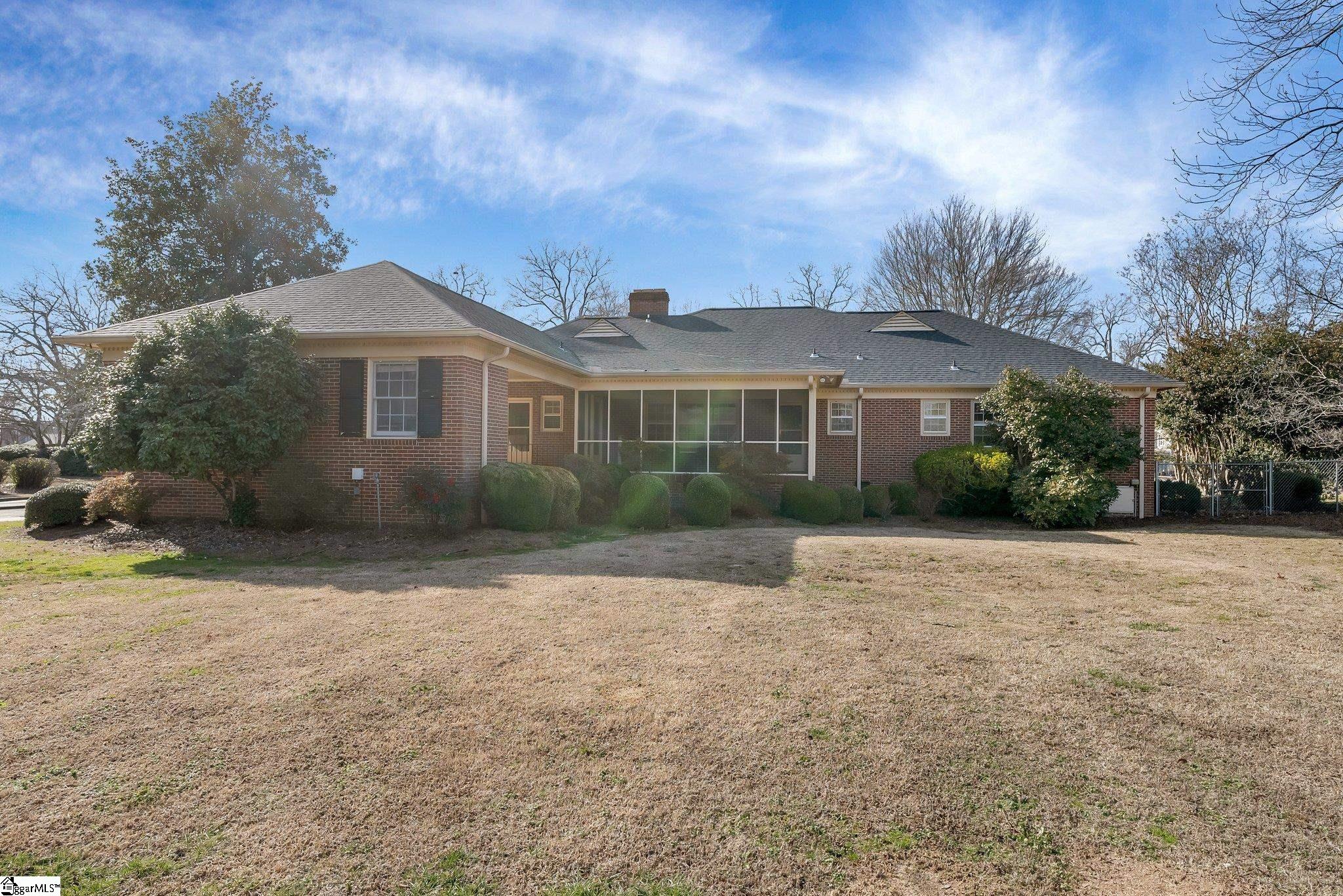 307 South Broad Street Clinton, SC 29325 - Photo 3 of 34