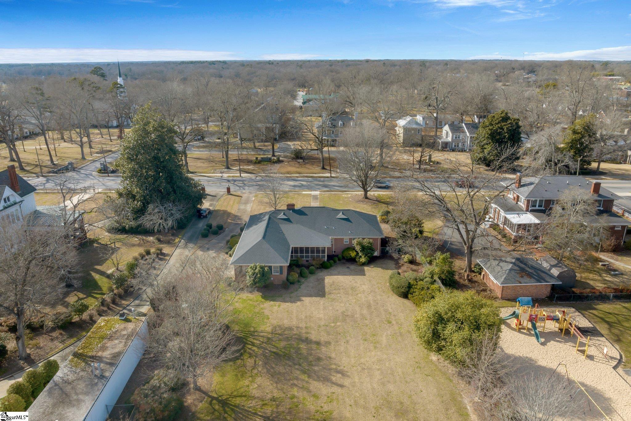 307 South Broad Street Clinton, SC 29325 - Photo 33 of 34