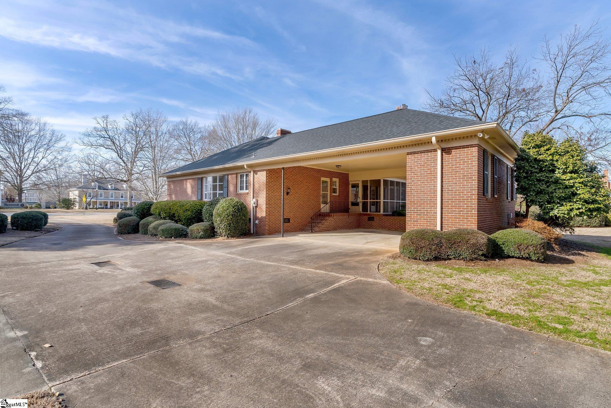 307 South Broad Street Clinton, SC 29325 - Photo 4 of 34