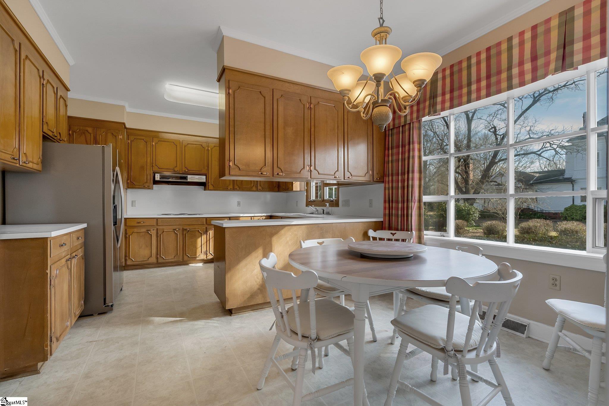 307 South Broad Street Clinton, SC 29325 - Photo 10 of 34