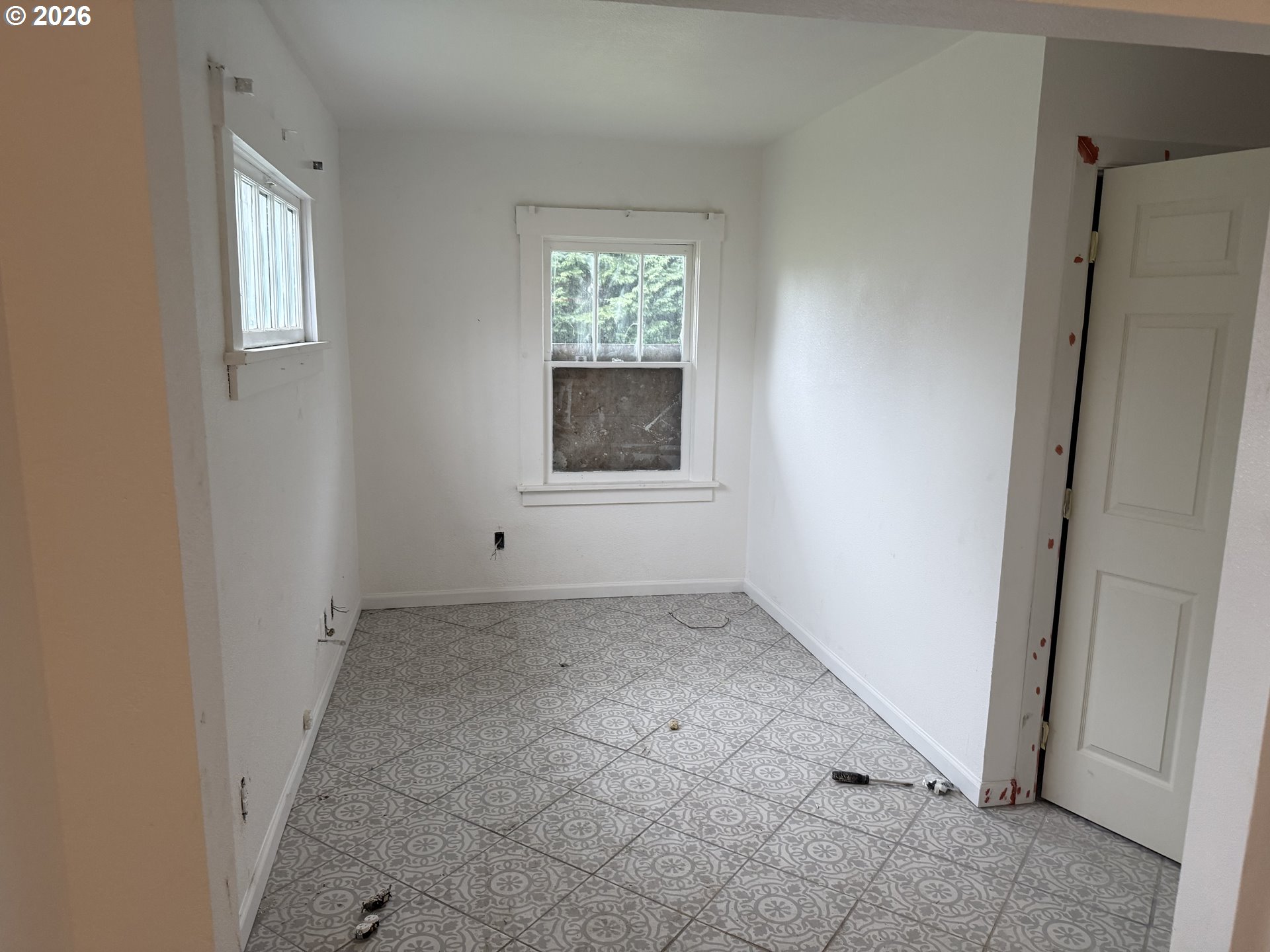 3945 Southwest 185th Avenue Beaverton, OR 97078 - Photo 8 of 26 an empty room with windows and closet