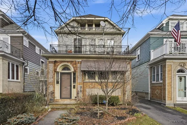 $1,300 | 691 Columbus Parkway, Buffalo, NY 14213