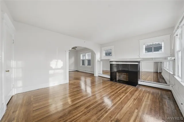 $1,500 | 691 Columbus Parkway, Buffalo, NY 14213