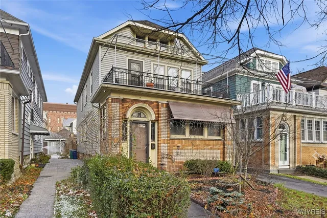 $1,500 | 691 Columbus Parkway, Buffalo, NY 14213