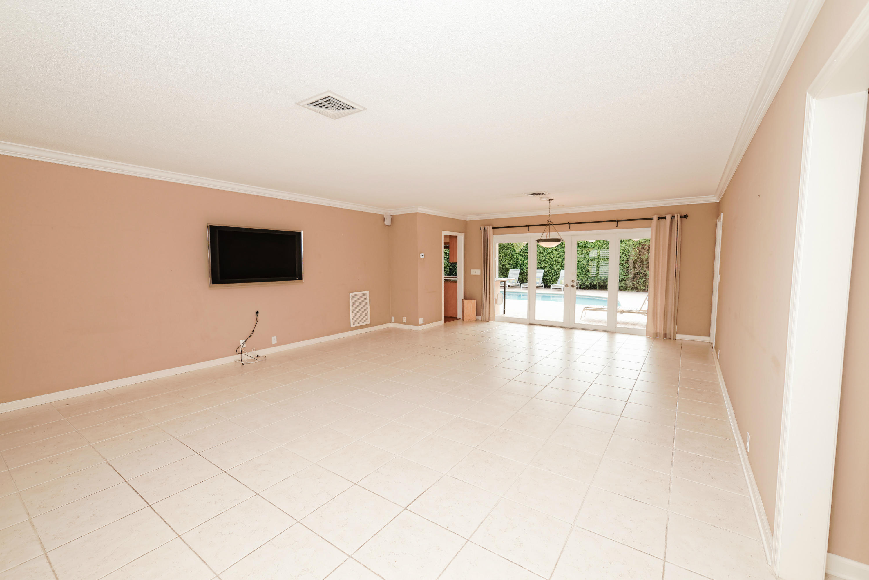 1266 Walnut Terrace Boca Raton, FL 33486 - Photo 5 of 44 Livingroom entrance