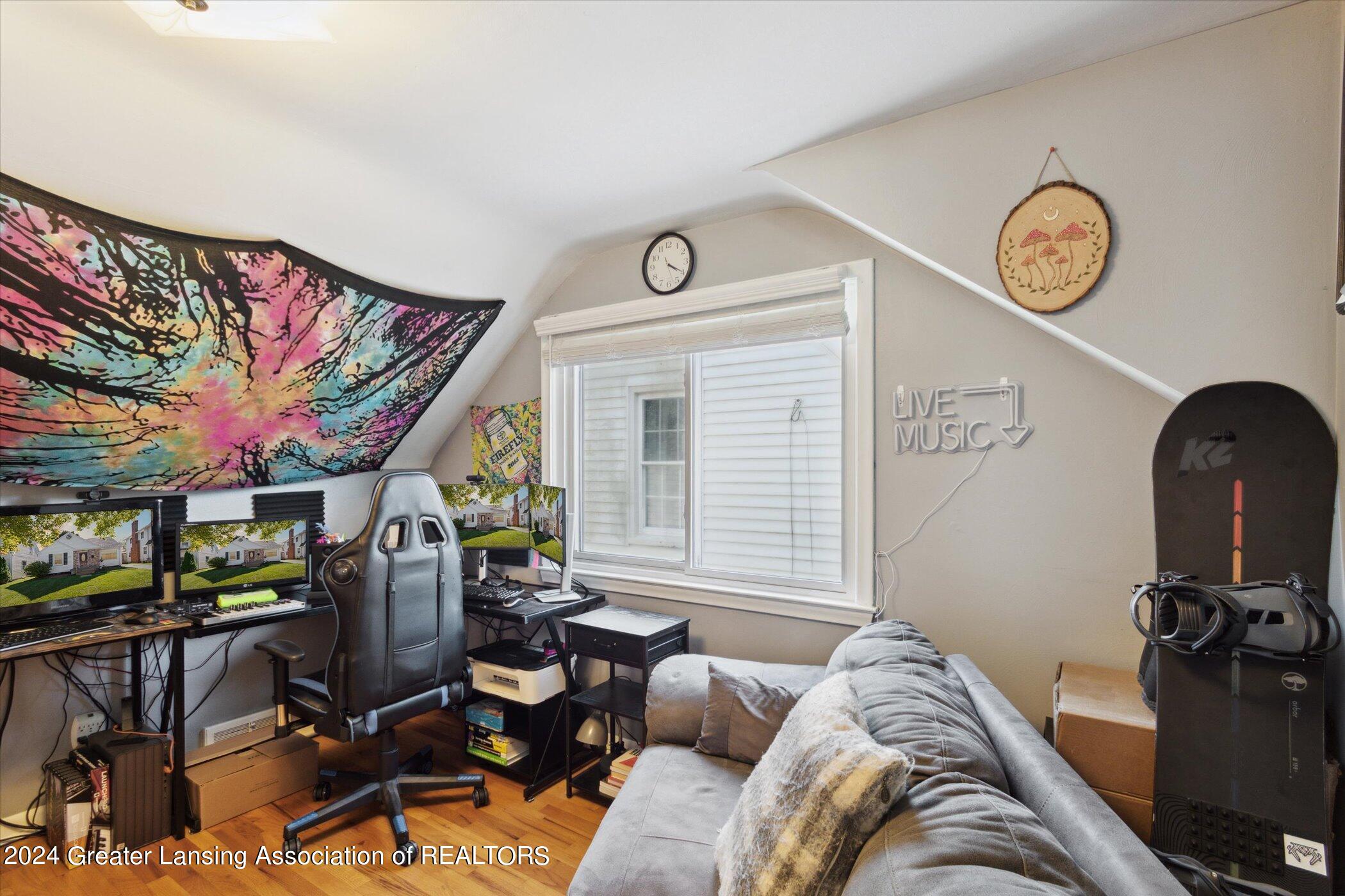 566 Riley Street Lansing, MI 48910 - Photo 25 of 36 28-566-Riley-St-Lansing-MI-48910-WindowS