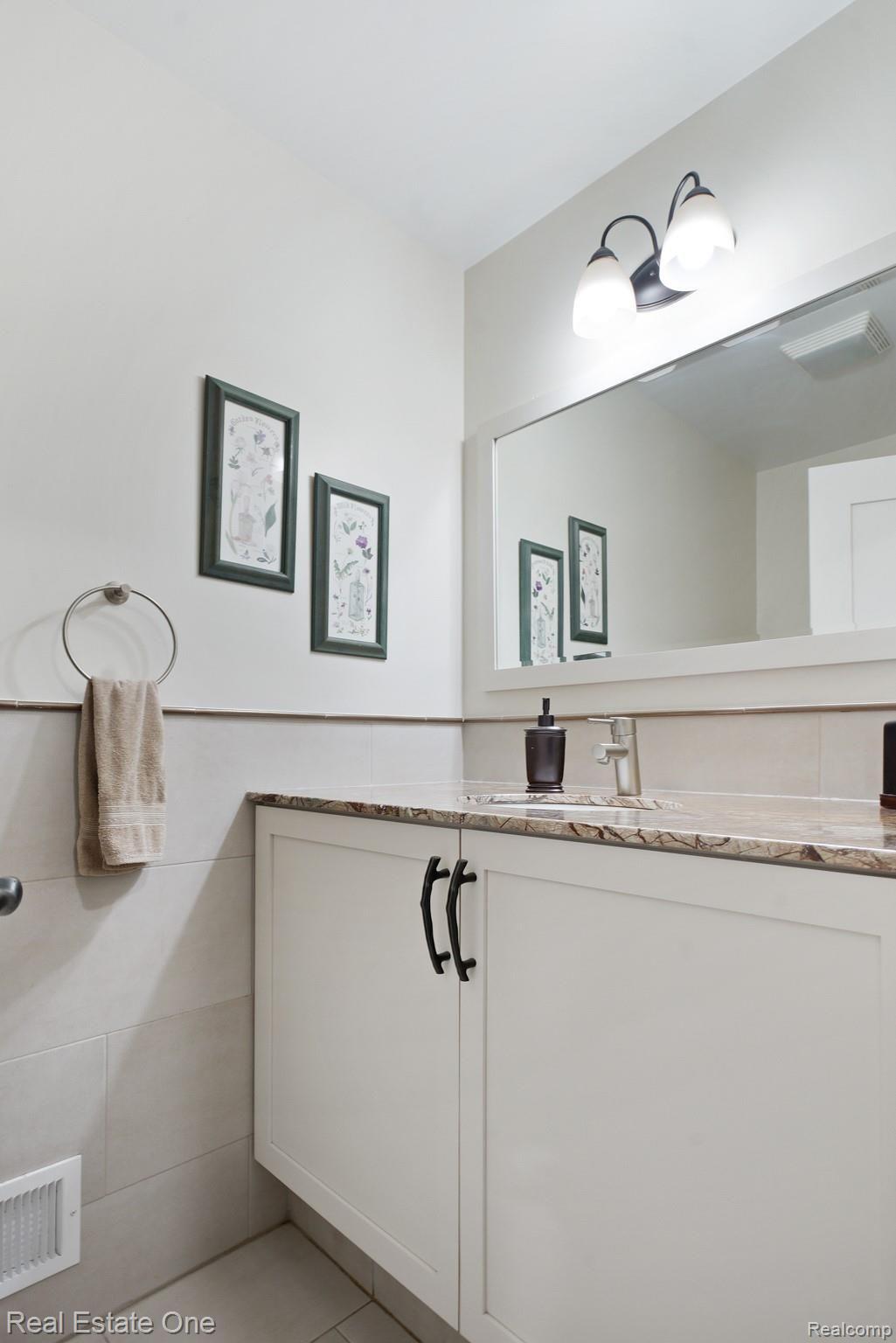3474 Aquinas Drive Rochester, MI 48309 - Photo 19 of 31 DSC00364.jpg
