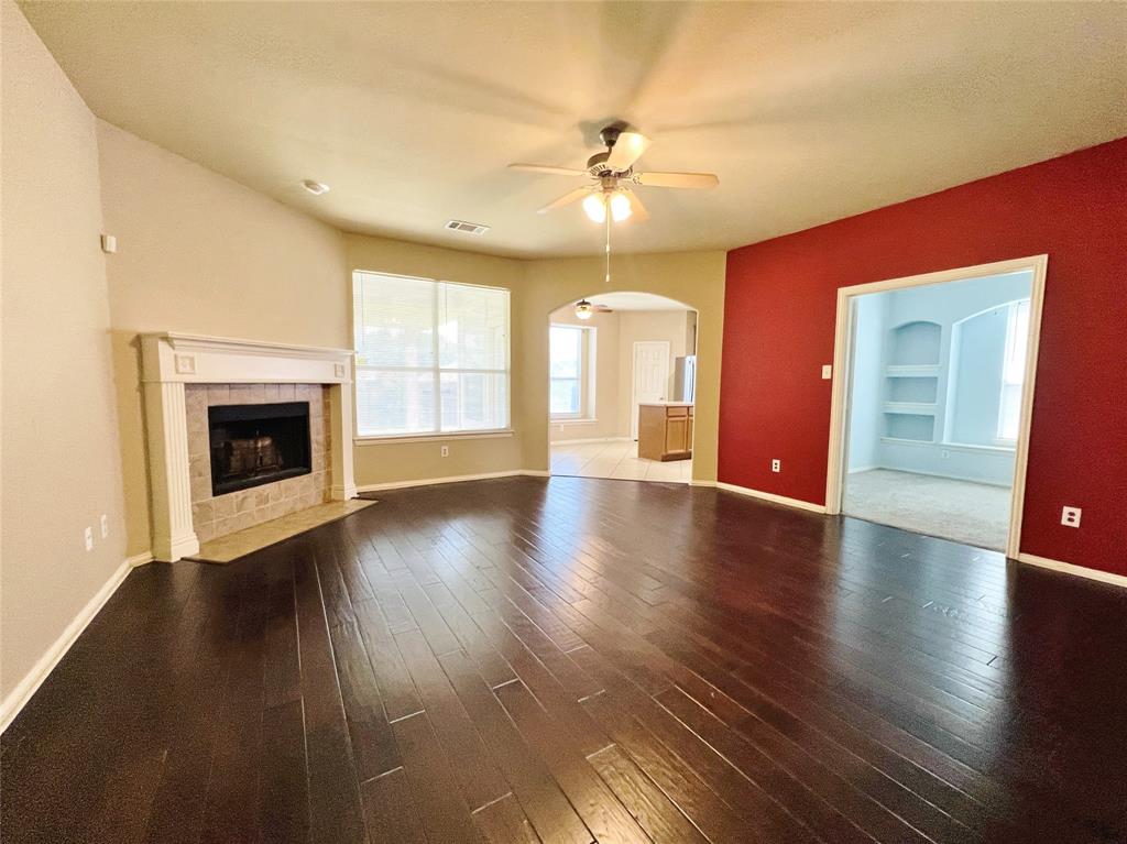 552 Kerry Street Crowley, TX 76036 - Photo 2 of 27