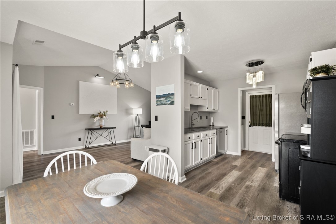 1304 High Meadow Road Jeffersonville, IN 47130 - Photo 13 of 35