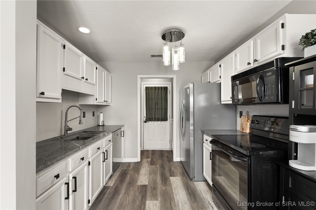 1304 High Meadow Road Jeffersonville, IN 47130 - Photo 14 of 35