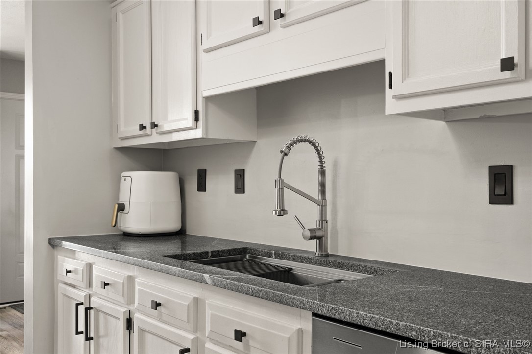 1304 High Meadow Road Jeffersonville, IN 47130 - Photo 20 of 35