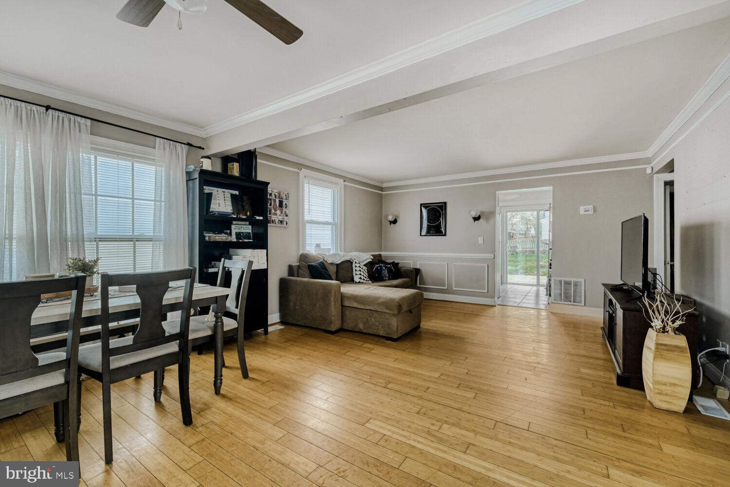 211 Lake Road Pasadena, MD 21122 - Photo 3 of 18