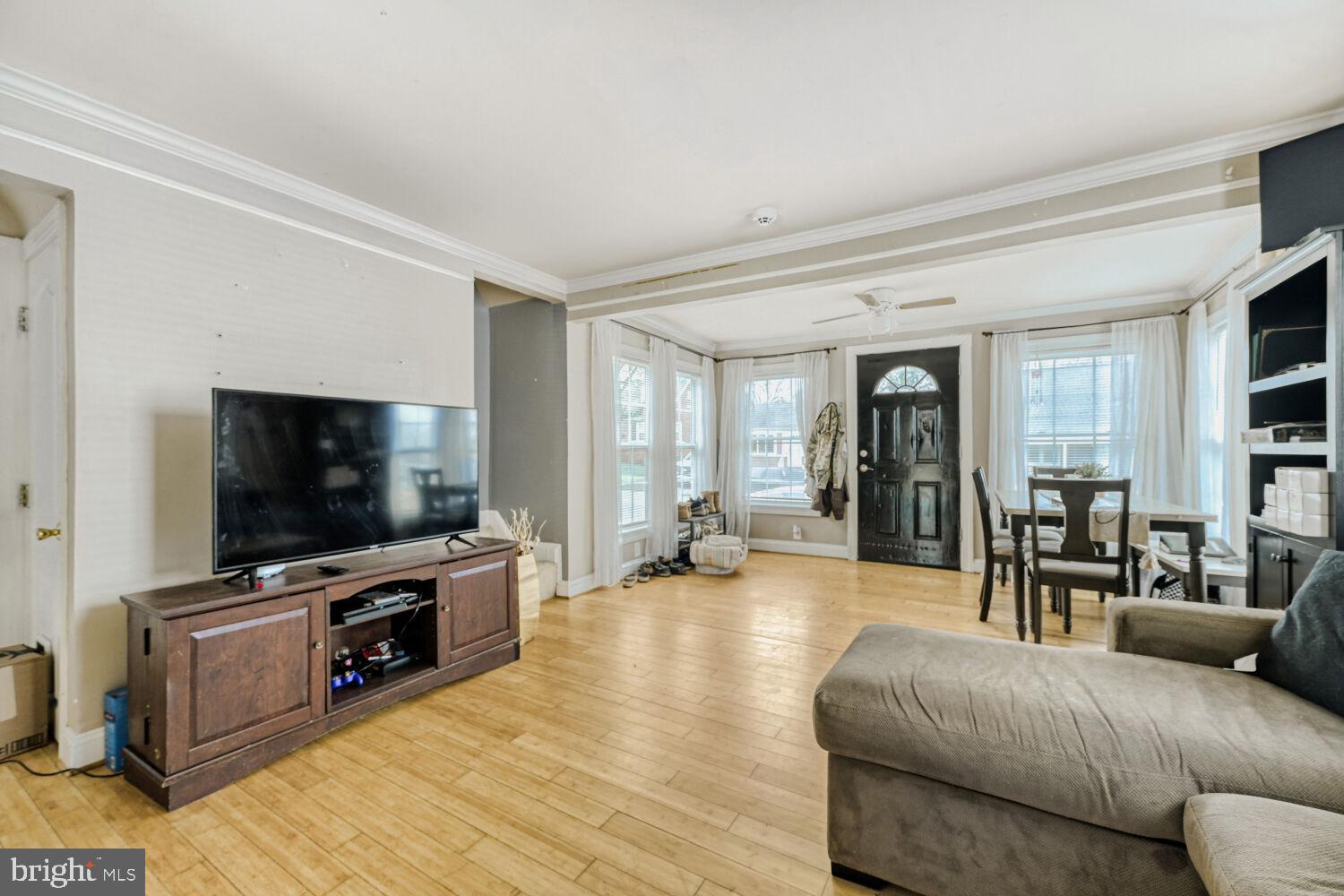 211 Lake Road Pasadena, MD 21122 - Photo 5 of 18