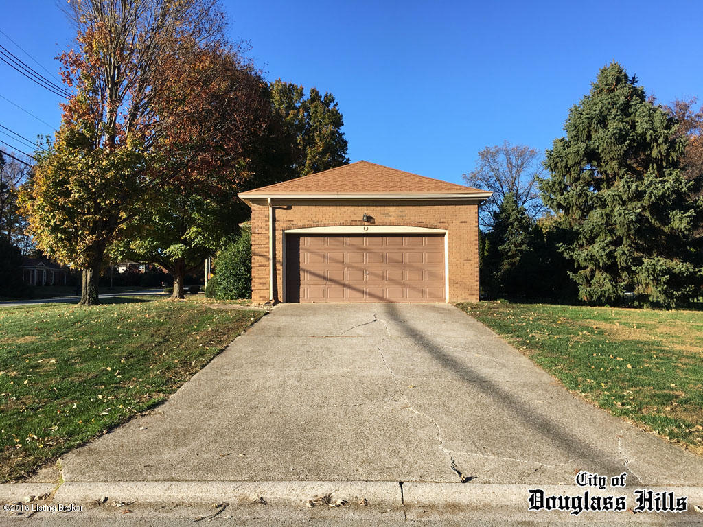 709 Moser Road Louisville, KY 40243 - Photo 10 of 43 Garage_01