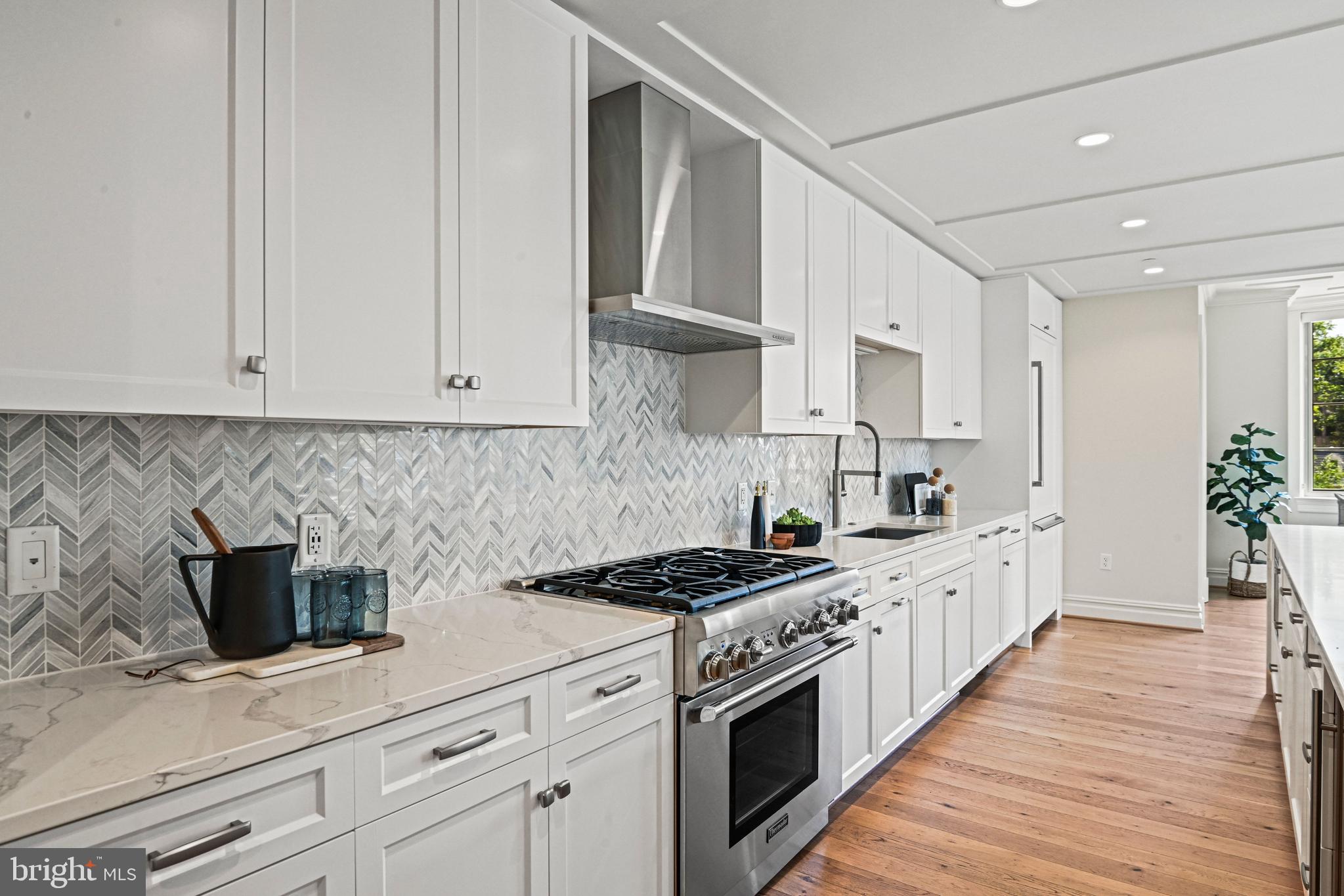 6900 Fleetwood Road, Unit 318 McLean, VA 22101 - Photo 7 of 61 Kitchen