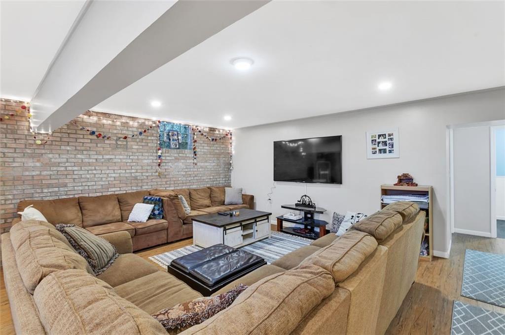 339 Lindsay Road Zelienople, PA 16063 - Photo 29 of 50