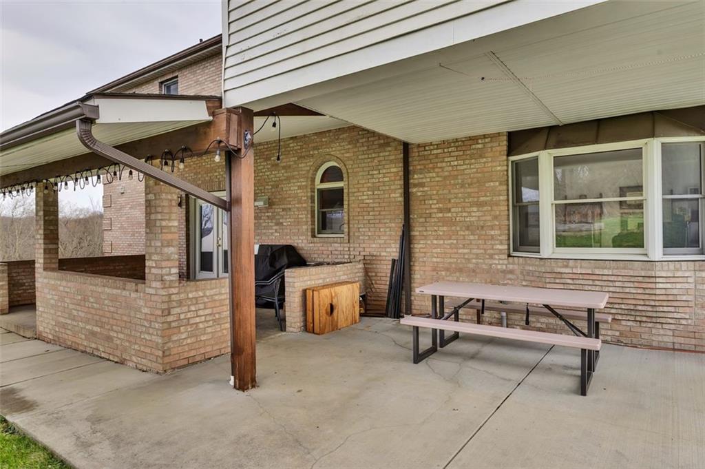 339 Lindsay Road Zelienople, PA 16063 - Photo 5 of 50