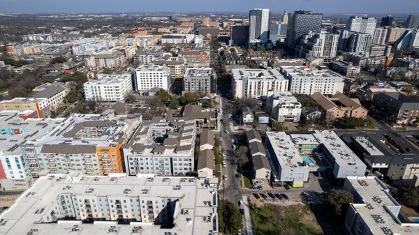 $2,700 | 1100 West 25th Street, Unit 101, Austin, TX 78705