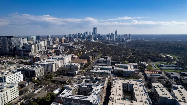 $2,700 | 1100 West 25th Street, Unit 101, Austin, TX 78705