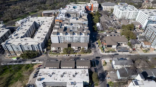 $2,700 | 1100 West 25th Street, Unit 101, Austin, TX 78705